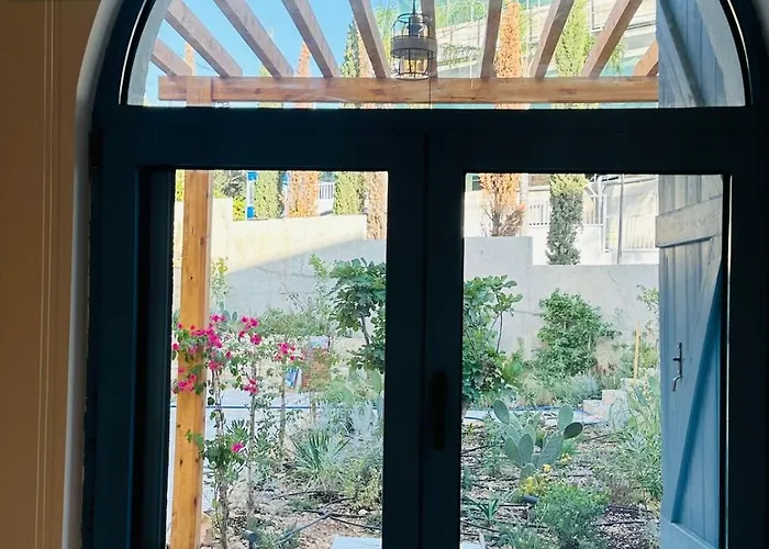 Apartman Seaside Garden Retreat-santorini Village Drymades Dhërmi