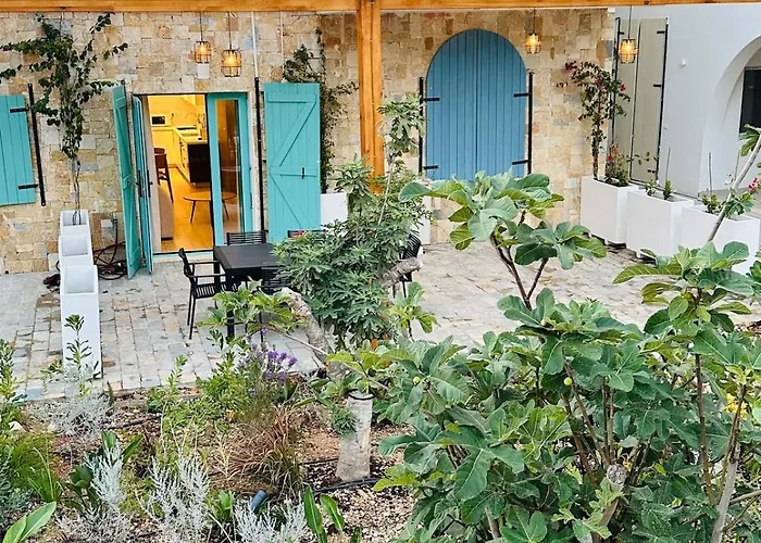 Seaside Garden Retreat-santorini Village Drymades Apartman *