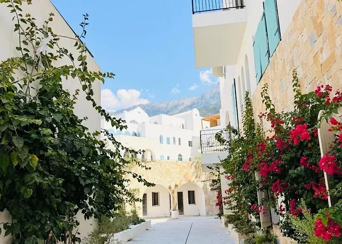 Seaside Garden Retreat-santorini Village Drymades Dhërmi