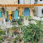 Seaside Garden Retreat-santorini Village Drymades 아파트 *