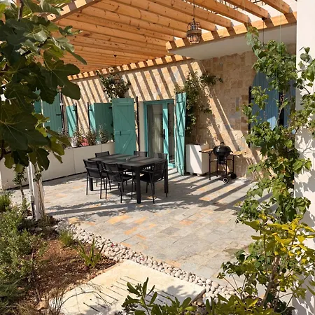 Seaside Garden Retreat-santorini Village Drymades Apartment