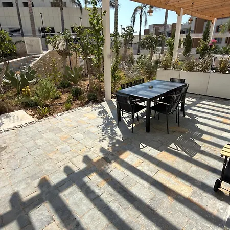 Apartment Seaside Garden Retreat-santorini Village Drymades *